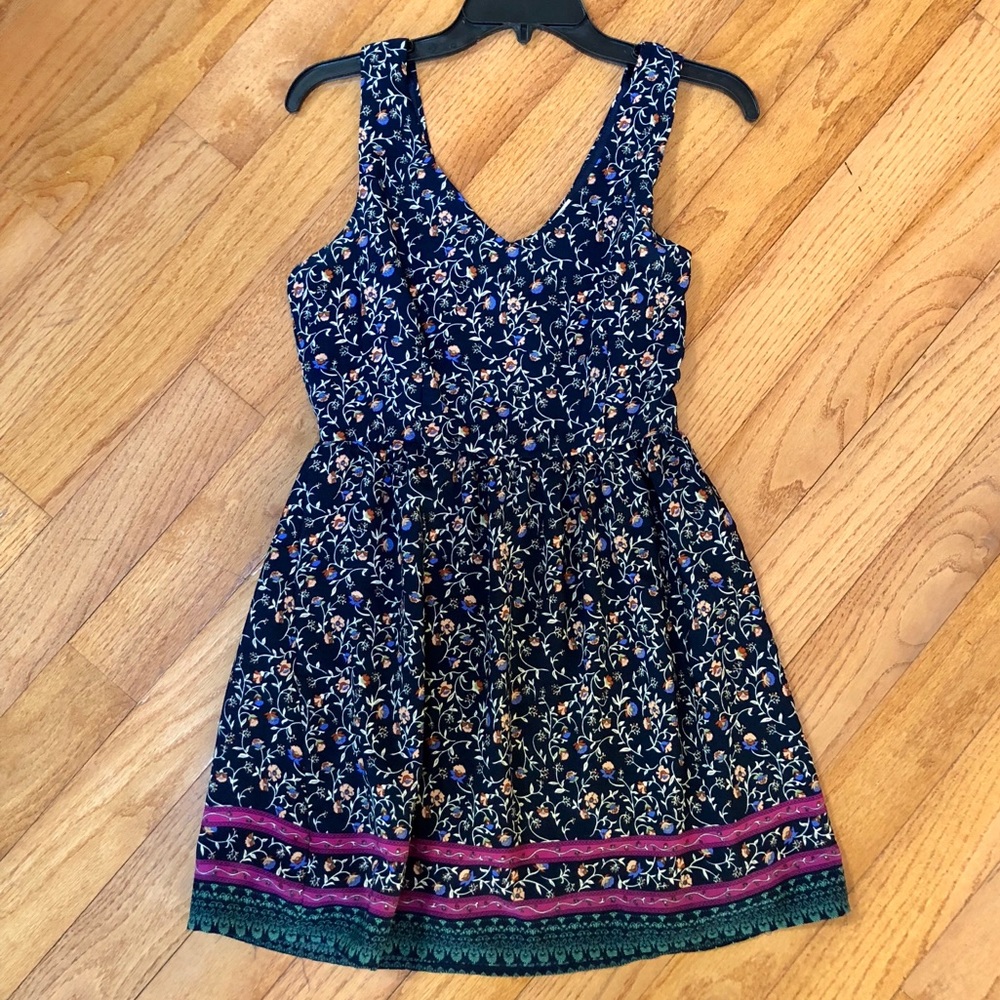 like-new navy floral dress size Small!